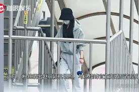 赵丽颖官宣离婚后首露面！罕做美甲心情好，拎4万包包还拿养生锤视频封面