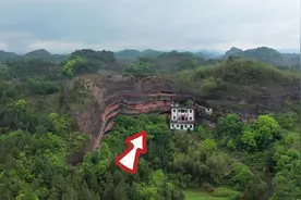 湖南大山发现一座道观，建在悬崖峭壁上，中国的工匠厉害了视频封面