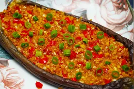 烤茄子这样做比烧烤店的还好吃，软嫩入味，蒜香十足，味道绝了