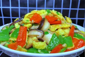 香菇鸡蛋这样做才好吃，饭店总厨教你详细做法，鲜香滑嫩，超下饭视频封面