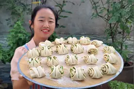 媳妇儿今天蒸油卷馍了，出锅闻着就香，咬一口还是小时候的味道视频封面