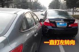 高速上超车，为啥要一直打左转向灯？这是老司机开车多年的经验视频封面