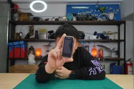 开箱388元超迷你智能手机，2.5英寸屏幕，确定能打王者？视频封面