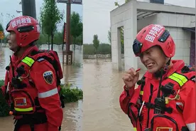 冻得发抖！陕西救援人员全身湿透站洪水中，吃路边辣椒驱寒视频封面