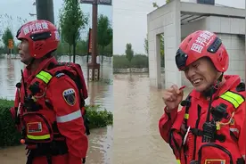 冻得发抖！陕西救援人员全身湿透站洪水中，吃路边辣椒驱寒视频封面