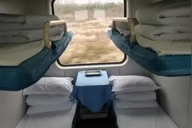 小伙做火车从山东去广西全程1600公里 每一节车厢就几个人