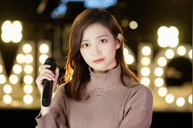 经典粤语《月半小夜曲》女生版，1分后的爆发力绝了，好听推荐！