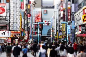 日本奇葩文化之：大街上不能吃东西，据说是从源头制止制造垃圾视频封面