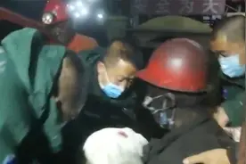 黑龙江七台河鹿山煤矿矿震致4人被困 第一名被困人员成功升井视频封面
