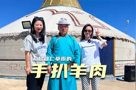 内蒙大哥草原上做手扒肉，现宰现吃只用清水煮，羊肉脆嫩只香不膻