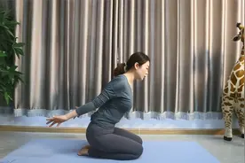 脖子前伸，腰酸背痛，专业健身教练分享，安全去痛的同时还能美背视频封面