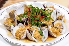 文蛤塞肉海鲜奇葩做法，很多酒店有这菜，在家做很方便味道又鲜美