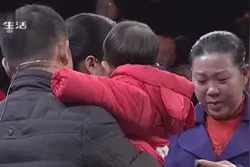 时隔10多年母女再见，一句“妈妈老了”，全场泪目丨等着我视频封面