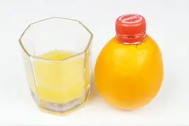 想喝橙汁又没有榨汁机？教你一招超级简单的榨果汁法视频封面