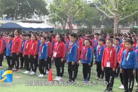 歹徒冲进学校怎么办？济南一学校举行反恐防暴演习，来这里找答案视频封面