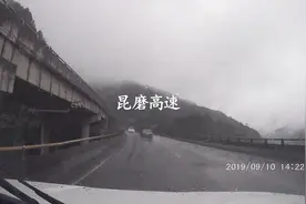 云南昆磨高速，雨中行车实录 (昆明至元江)视频封面