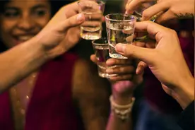 酒精是“一级致癌物”，一杯酒能喝出7种癌症，真不是吓唬你