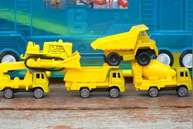 儿童玩具车视频：各种工程汽车模型玩具开箱试玩，合金小汽车玩具