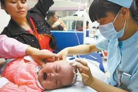 为什么给宝宝输液，要扎在头上?这样会不会影响宝宝的脑部发育视频封面