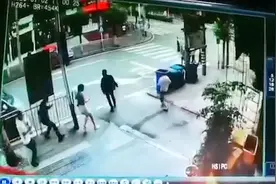 监拍！贵州赫章4.5级地震，人群冲出房子：有巨响，楼晃瓦片震落视频封面