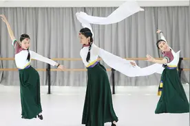 糖豆芳芳广场舞《卓玛》原创优美藏舞，心都醉了！视频封面