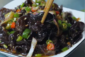 凉拌木耳怎么做既安全又好吃？大厨教你脆爽开胃又解腻的做法视频封面