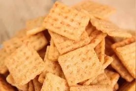 一碗米饭，一勺面粉，教你在家做锅巴，简单易学嘎嘣脆！视频封面