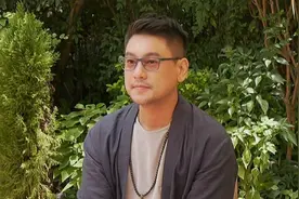 香港娱乐：结婚多年为何仍不生孩子？朱孝天自曝个人秘密！视频封面