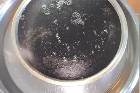 煮黑凉粉时，教你一招十分钟就能凝固，QQ弹弹又不苦视频封面