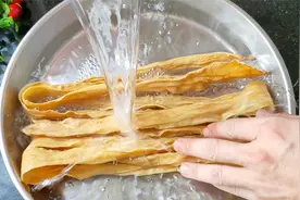 最近很火的腐竹做法，饭店吃38一碟，在家做不用5块，好吃又过瘾视频封面