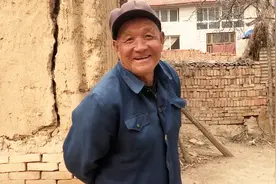 农村79岁村干部退休后，一个月能领多少钱？大爷说出数字真不少视频封面