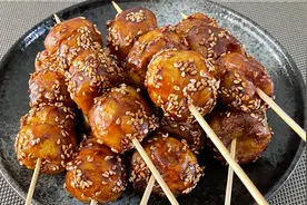 名小吃糖油果子的家常做法，外脆里软，个个空心，比麻团简单好吃视频封面