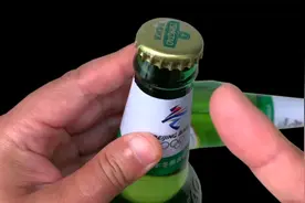 今天才知道，原来开啤酒瓶盖有方法，不用开瓶器，用手一拧就开