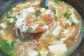 金针菇豆腐汤新做法，汤汁浓稠，营养美味，有空多做给家人吃