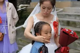 一小伙接亲，新娘是二婚女，带着女儿一起嫁，小女孩好可爱呀视频封面