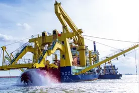中国“造岛神器”：“天鲲”号正式投产 24小时就能挖个白宫视频封面