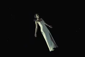 “宝藏女孩”刘柏辛Lexie全新MV《捉迷藏》，带你探索外太空