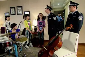 浮尘：小孩练乐器扰民，张警官过来调解，谁料女孩的老爸是高队视频封面