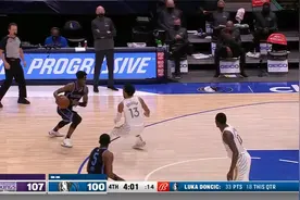 NBA精彩时刻：稳定胜局！特伦斯-戴维斯杀入油漆区强硬打进！视频封面