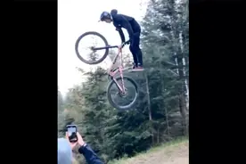 疯狂的 山地车自由骑行，自行车玩出花了！视频封面