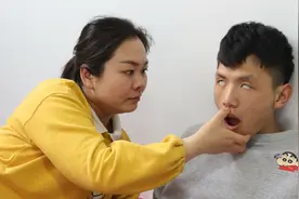 媳妇打喷嚏控制不住，没想到放了个屁，老公熏晕了视频封面