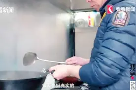 心之所向，素履以往！上海爷叔转行餐饮：守着灶台很充实！视频封面