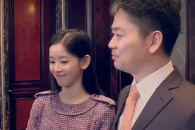 章泽天采访谈刘强东，直夸他十秒决定一个项目，章泽天：我很幸运视频封面