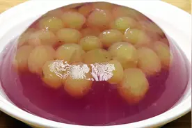 葡萄新吃法，试试这样做，5分钟一锅，酸甜好吃，葡萄皮还不浪费