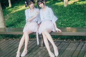 当外国人迷上中国人的汉服，黑人小哥穿上后，真是太抽象了！视频封面