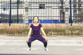 1个动作每天坚持40次，强效燃脂，彻底跟大象腿说拜拜视频封面