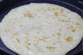 面点师教你家常油饼柔软又筋道的秘诀，鼓泡又分层，新手一看就会视频封面