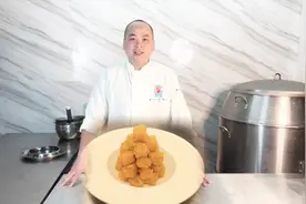 厨师长教你做一道咸蛋黄焗南瓜，粉糯金黄，口齿留香，先收藏了视频封面