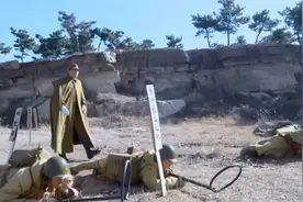听到鬼子席卷而来，新兵笑了，正好试试新武器的威力视频封面