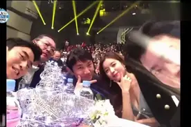 韩孝周、李钟硕获最佳情侣奖，最后一张大合影，钟硕的角度好奇怪视频封面